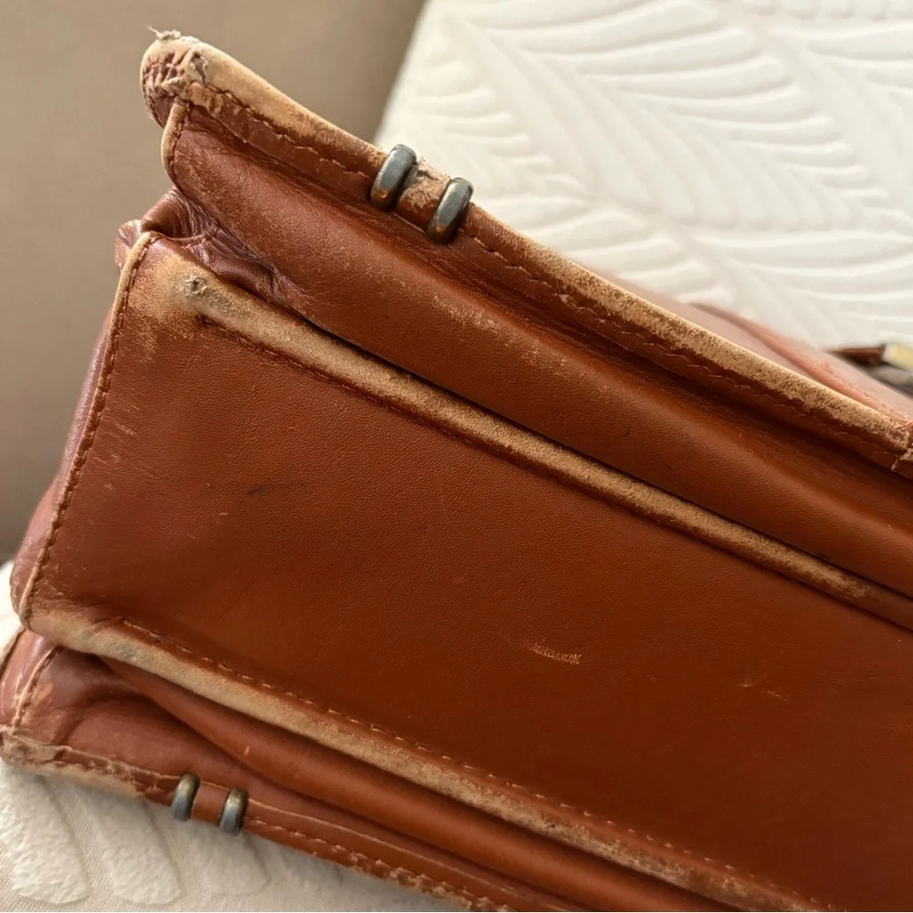 Bellino Vintage Tan Leather Briefcase
